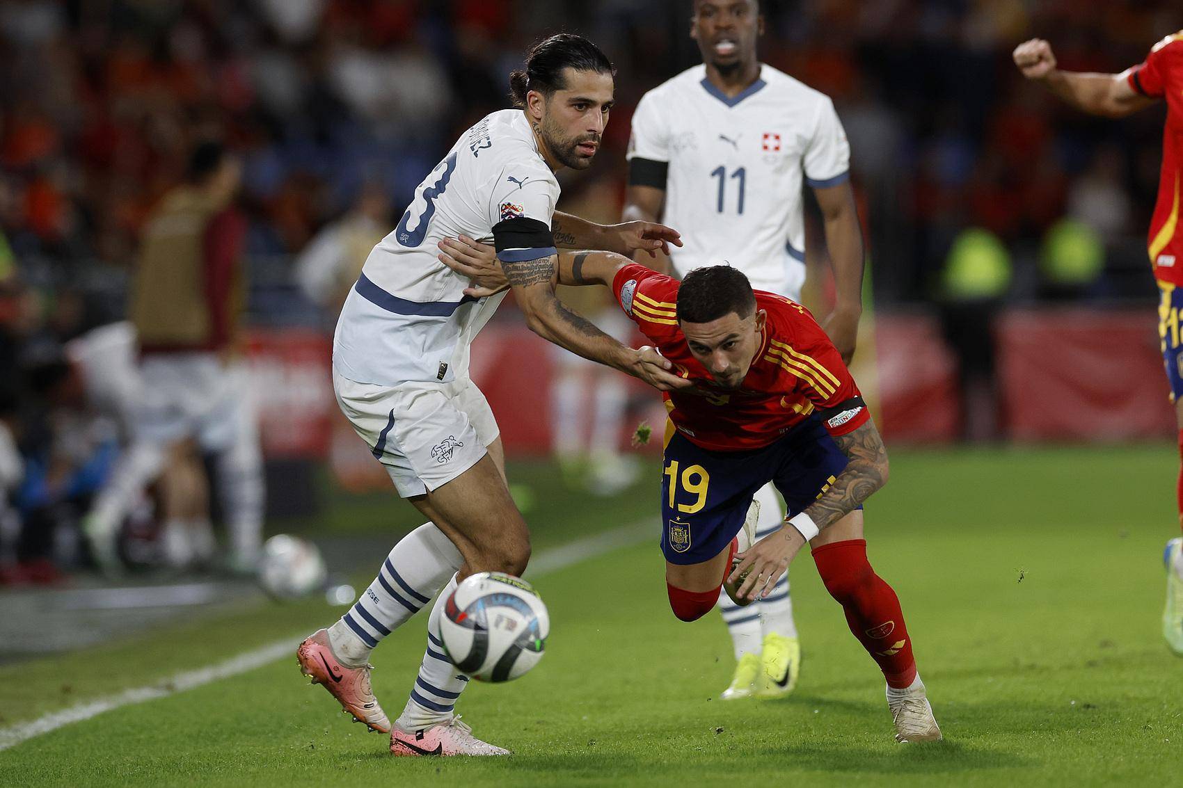 欧国联比赛大胜告捷，全队欢声雷动！的简单介绍