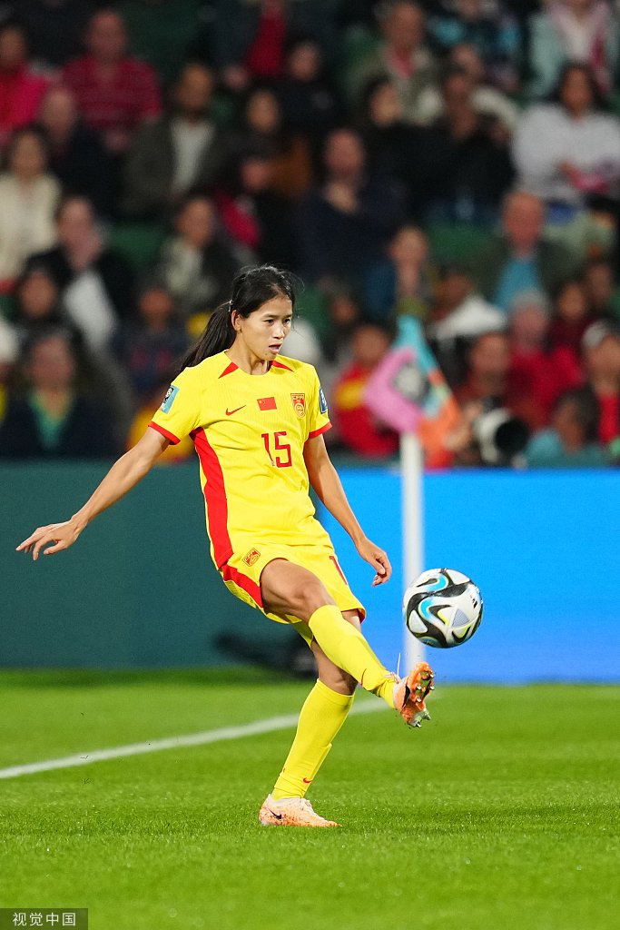 女足明星球员坚持训练，精益求精