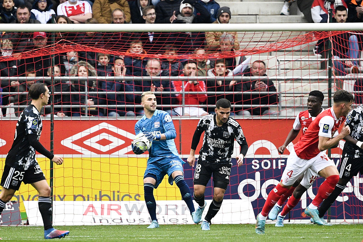 南安普顿逼平，积分悬念仍存