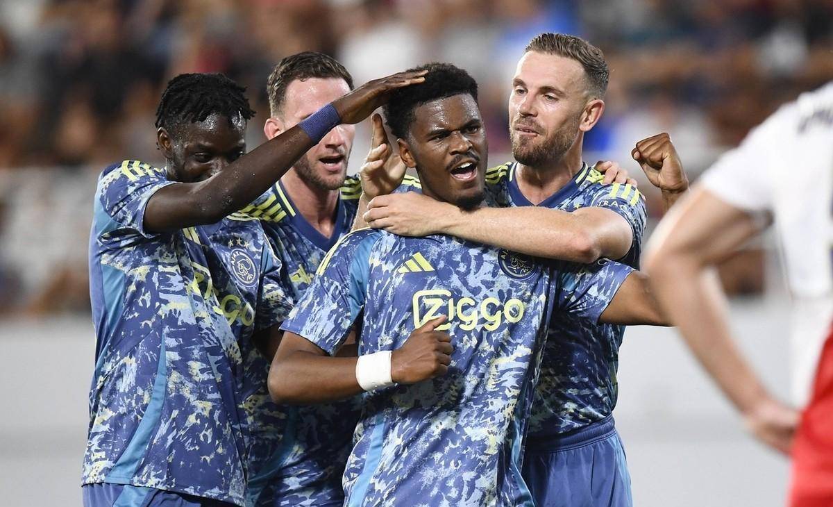 阿贾克斯再度表现出色，昂首晋级的简单介绍