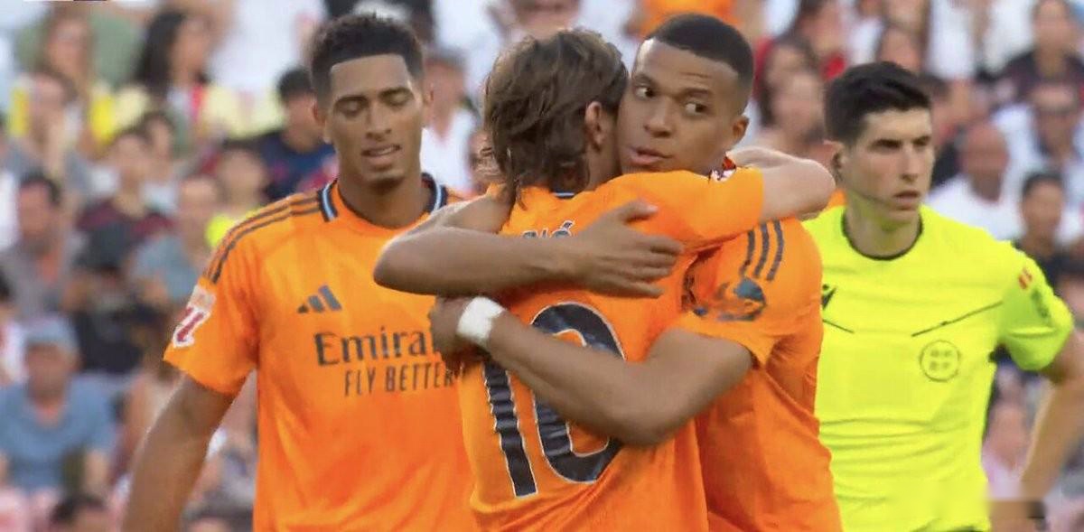 皇马前锋连续破门，帮助球队轻松取胜的简单介绍