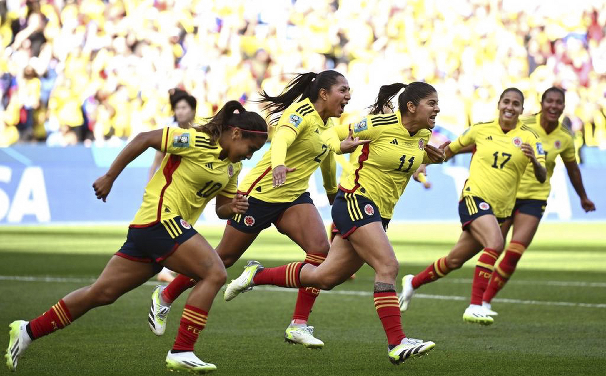 哥伦比亚女足连胜夺冠，实力强劲
