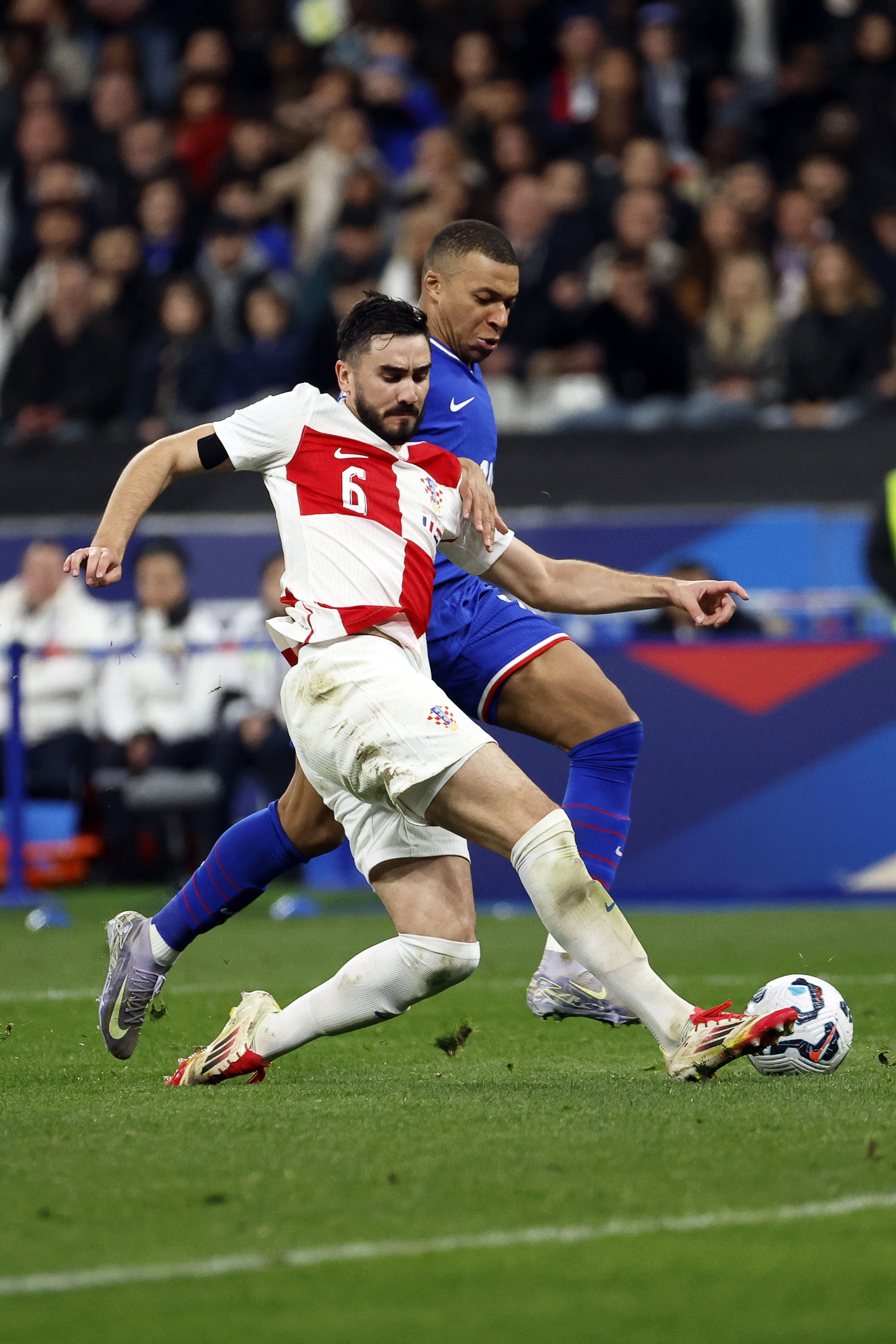 关于欧国联比赛对手实力强劲，球队备战加紧的信息