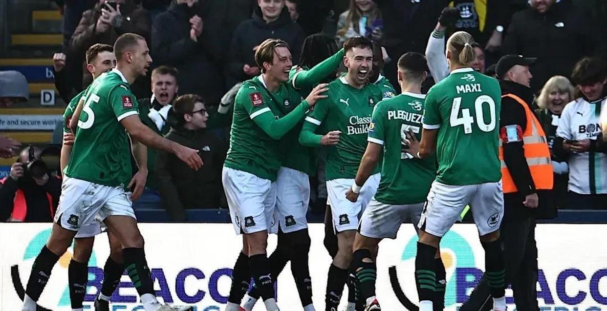 勒沃库森大胜法兰克福，提升排名的简单介绍