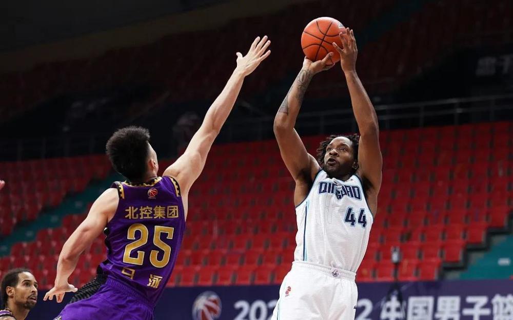 包含甘肃男篮豪取四连胜，领跑积分榜的词条