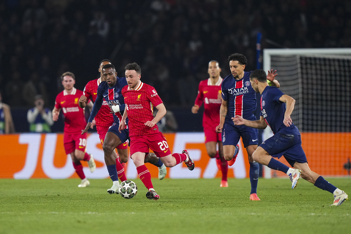 汉堡球队取得主场胜利，全队雀跃欢庆！的简单介绍