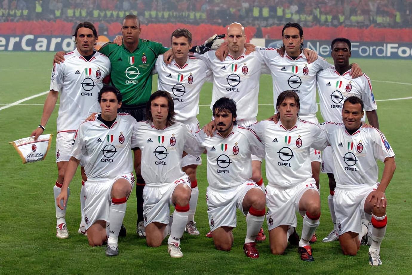 关于AC米兰在欧冠中淘汰詹姆斯，热议不断的信息