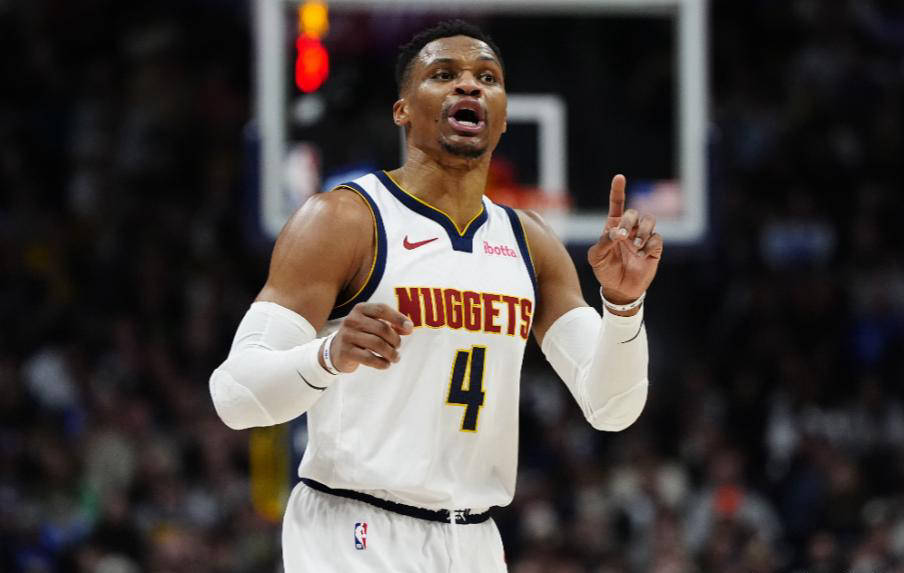 篮球赛事中出现了激动人心的时刻