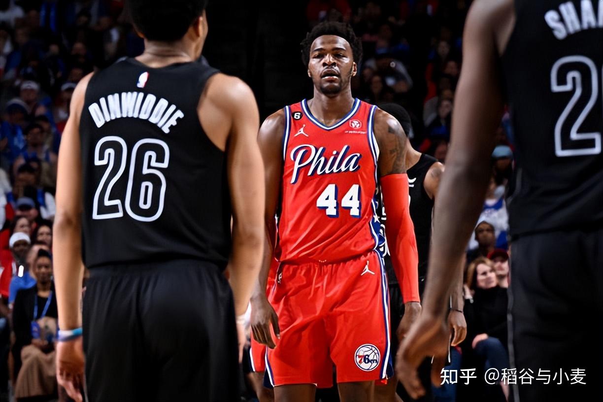 中锋核心再次爆发，球队轻取对手取胜