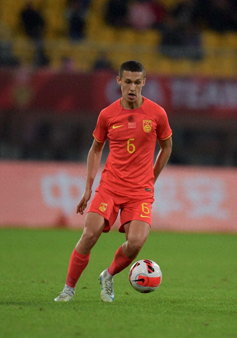 国足绝杀意大利队，哈兰德乌龙送礼亚洲杯的简单介绍