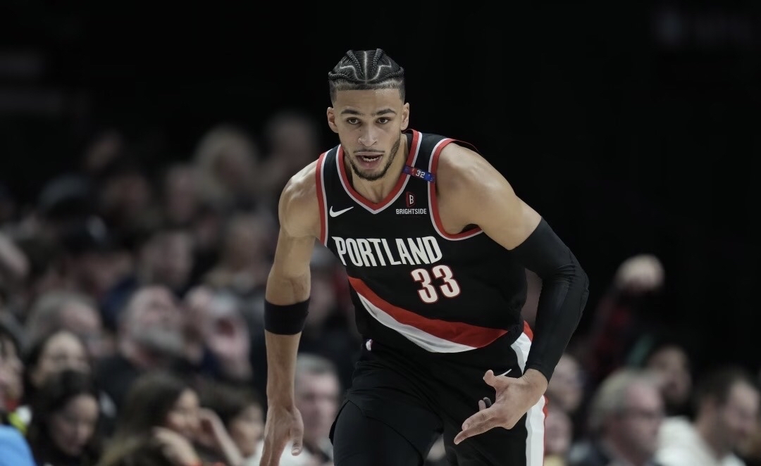 包含开拓者队核心球员伤愈归队球队再迎一员的词条