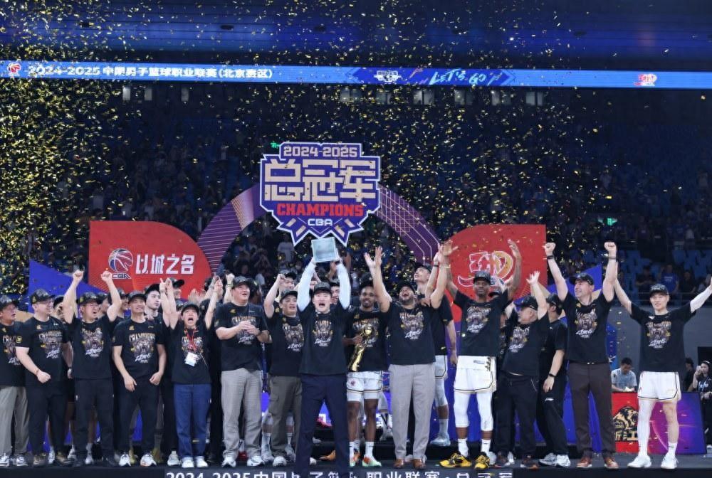 战术调整带来喜悦，球队再次获得胜利