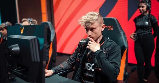 FNC横扫HLE，Uzi团战一打五全球总决赛2:0（首尔）