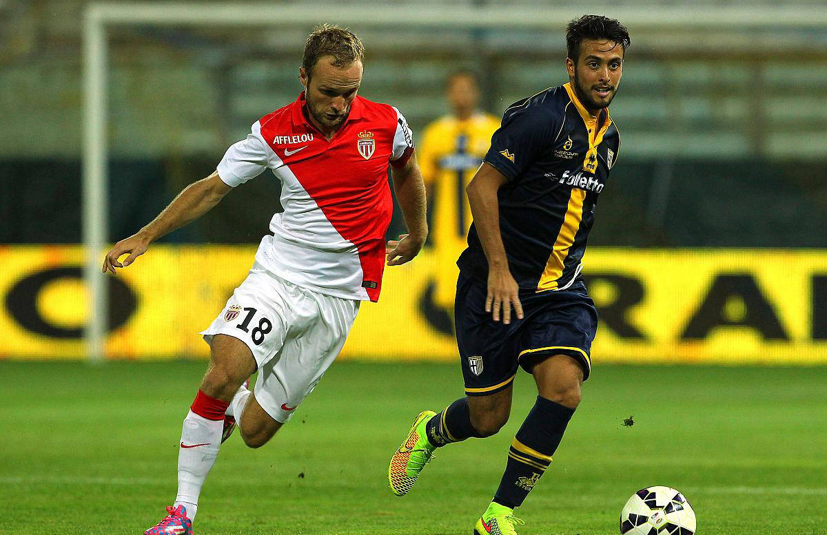 摩纳哥球员集体努力，继续保持领先优势