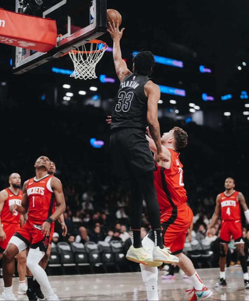 情绪高涨的比赛，双方形成胶着态势的简单介绍