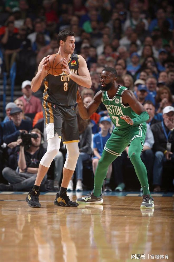 凯尔特人大胜马刺，海沃德26分