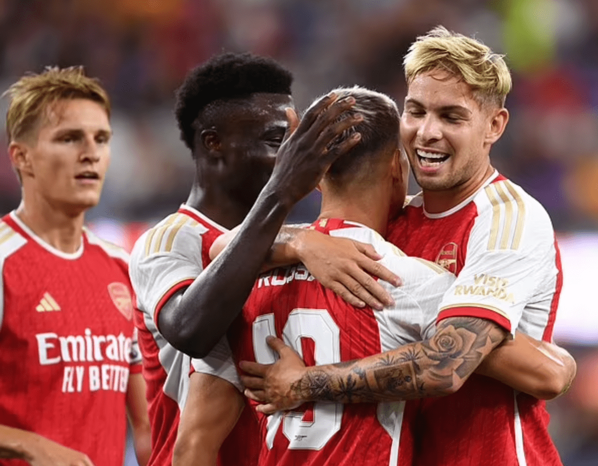 包含阿森纳碾压西班牙，费兰·托雷斯完成帽子戏法的词条