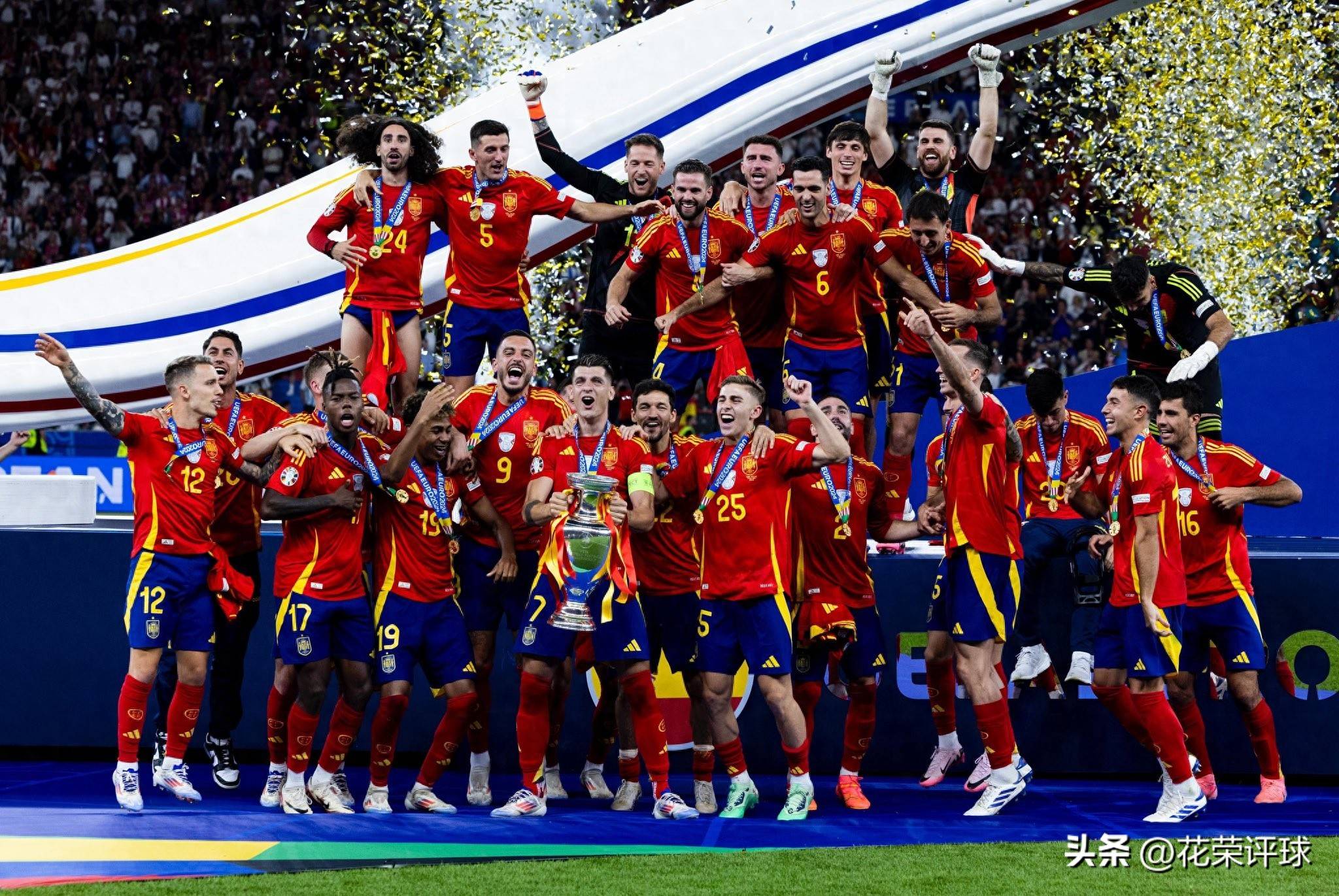 包含欧洲杯战术革新取得奇效，引发战术热潮的词条