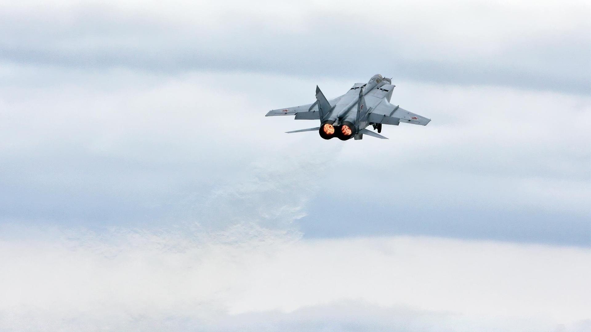 禁区之王觉醒!火箭勇士上演宿命对决,数据会说话,武切维奇的统治之夜