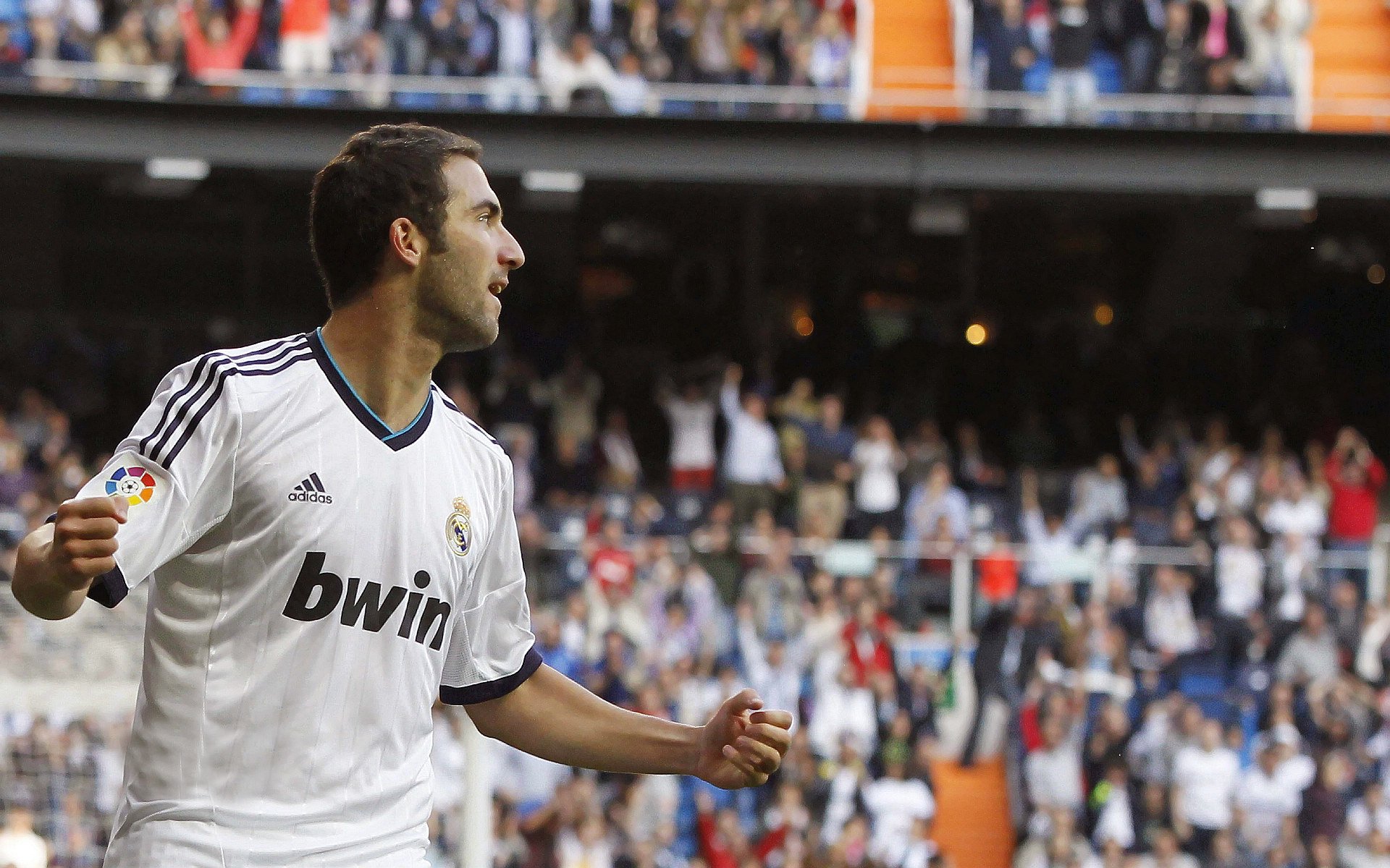 卡塞米罗一脚定江山,当足球巨星闯入NBA总决赛之夜